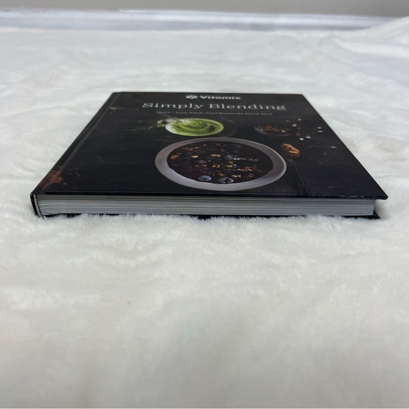 VITAMIX SIMPLY BLENDING QUICK + EASY WHOLE FOOD RECIPES FOR EVERY MEAL BOOK - Picture 8 of 11